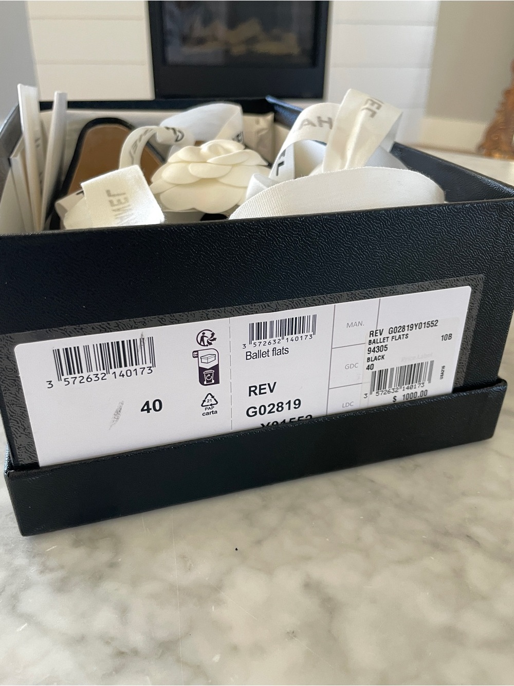 CHANEL Black Leather CC Logo Ballet Flats with Bow - Picture 5 of 10